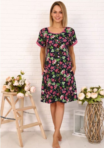 Состав:
Кулирка
Хлопок 100%
     Женский халат на пуговицах. Длина до колен. Выполнена из принтованного полотна. Сбоку втачные карманы.

Обратите внимание: расцветка товара на сайте может отличаться от фактической расцветки. Оптовый склад остав