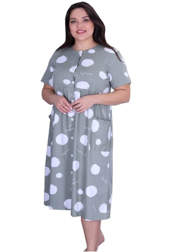 Состав: 
Хлопок 100% 
	Женский халат на пуговицах. Длина рукава чуть выше локтя. Спереди два накладных кармана. 

Обратите внимание: расцветка товара на сайте может отличаться от фактической расцветки. Оптовый склад оставляет за собой право поставить 