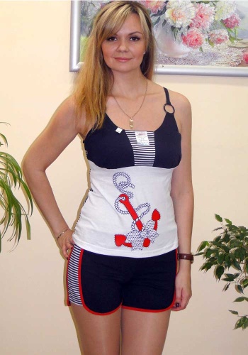 Состав:
Кулирка 
Хлопок 100%
	Моложежный комплект состоит из укороченных шорт и майки. Майка на тонких бретелях. 
Обратите внимание: расцветка товара на сайте может отличаться от фактической расцветки. Оптовый склад оставляет за собой право пос