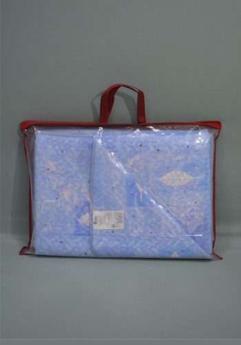 Чехол: хлопок 50%, полиэстер 50%

Наполнитель: полиэфирное волокно