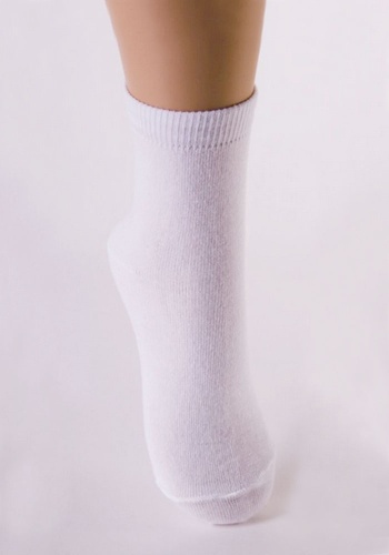 Состав: 
Хлопок 74%, 
Полиамид 24%, 
Эластан 2%
	Однотонные носки для танцев. Преимущественно в белом цвете.