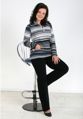 Состав: 
Футер с лайкрой 
Хлопок 50%, 
Полиэстер 45%, 
Лайкра 5% 
	Классичекие прямые брюки без карманов, слегка заужены к низу из футера с лайкрой на поясе с резинкой.