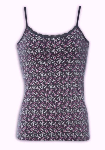 Состав:
Хлопок 95%
Эластан 5%
	Женская майка из принтованного полотна на тонких бретелях. Вырез декорирован тонким кружевом. 