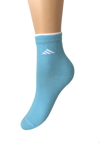 Состав:
Хлопок 82%
Полиамид 16%
Эластан 2%
	Спортивные женские носки с геометрическим рисунком на паголенке.