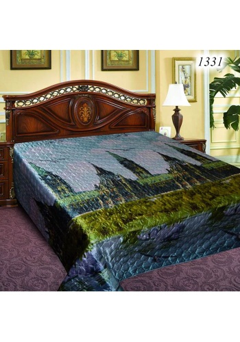 Состав:
1ая сторона - искусственный шелк, с модными дизайнами 3Д.
2ая сторона- белый спанбонд, нетканный материал.
Наполнитель - синтепон. 
	Покрывало 