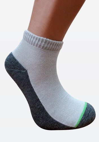 Состав:
Хлопок 84%
Полиамид 15%
Эластан 1%
	Укороченные носки с плюшевым следом в спортивном стиле. 