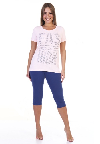 Состав:
Футболка:
Хлопок 100%, 
Бриджи:
Хлопок 95%,
Лайкра 5% 
	Костюм состоит из бридж и футболки. Бриджи на резинке. Футболка удлиненная сзади.