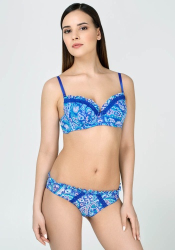 Состав:
Эластичная сетка
ПА 88%
ПУ 12%
Кружево
ПА 90%
ПУ 10%
Ластовица
Хлопок 100%
	Трусики классические выполнены из эластичной принтованной сетки и кружева. Передняя деталь декорирована узким кружевом и бантиком. Линия талии декорирована рю