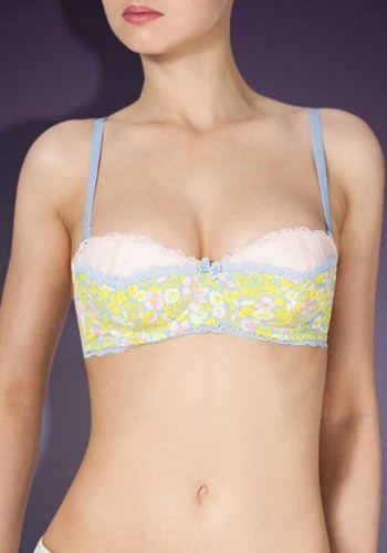 Состав:
Эластичное полотно
ПА 85%,
ПУ 15%
Эластичная сетка
ПА 88%,
ПУ 12%
Эластичное кружево
ПА 90%,
ПУ 10%
	Бюстгальтер бандо со стачной поролоновой чашкой с вертикальным швом. Детали бюстгальтера выполнены из эластичного принтованного поло