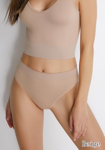 Состав:
Ткань: Полиамид 94%, Эластан 6%; 
Ластовица: Хлопок 100%
    Бесшовные трусы-слипы с высокой линией талии и широким поясом, выполненные из мягкой микрофибры с вафельным плетением, которая обладает нежной текстурой, приятно ощущается на теле, прев