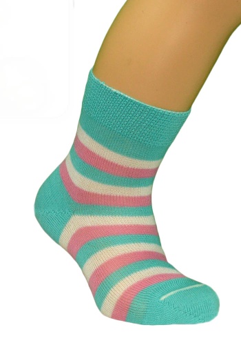 Состав: 
Хлопок 100%
	Детские носки из хлопка, 3-х цветная полоска.