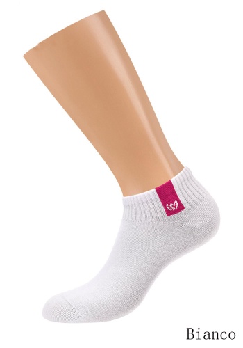 Состав:
Хлопок 75%
Полиамид 20%
Эластан 5%
    Укороченные хлопковые женские носки с комфортной широкой резинкой 