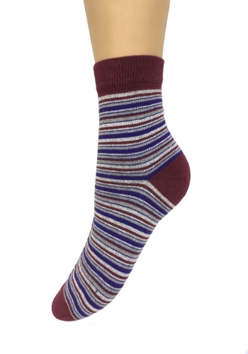 Состав:
Хлопок 82%
Полиамид 16%
Эластан 2%
	Носки женские гладкие с двойным бортом и рисунком в виде тонких поперечных полос по всей длине.