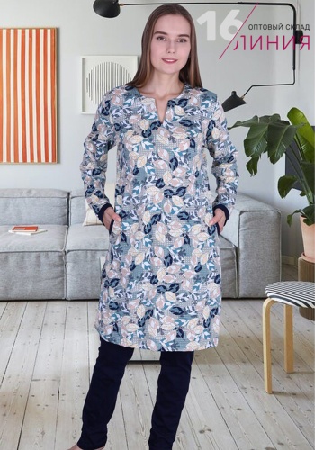 Состав:
Хлопок: 100%.
	Домашний женский комплект, состоит из туники и брюк. Туника выполнена из принтованного полотна. Втачные карманы по бокам. 
Брюки выполнены из однотонной черной ткани.  

Обратите внимание: расцветка товара на сайте может 