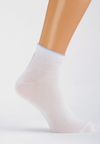 Состав: 
Хлопок 71%, 
Полиамид 27%, 
Эластан 2%
	Спортивные мужские носки с небольшим рисунком.