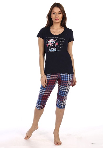 Состав:
Хлопок 100%
	Комплект состоит из ярких бридж и однотонной футболки. Бриджи на резинке, создающие дополнительный комфорт. Футболка украшена декоративным принтом.

Обратите внимание: расцветка товара на сайте может отличаться от фактическо