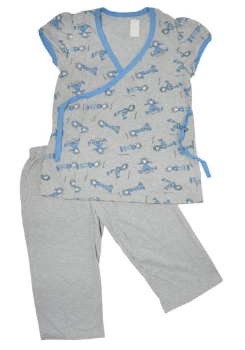 Состав:
Хлопок 100%
	Комплект состоит из кофты с запахом и бриджей. 

Обратите внимание: расцветка товара на сайте может отличаться от фактической расцветки. Оптовый склад оставляет за собой право поставить товар любого цвета, который имеется на