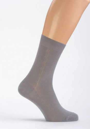 Состав: 
Хлопок 70%, 
Полиамид 30%
	Гладкий носок, с лампасным рельефным рисунком.
