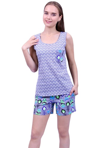 Состав: 
Хлопок 100% 
	Женский комплект, состоит из майки и шорт. Майка выполнена из принтованного полотна с геометрическим узором, на груди карман. Шорты выполнены из принтованного полотна. 
Обратите внимание: расцветка товара на сайте может отл