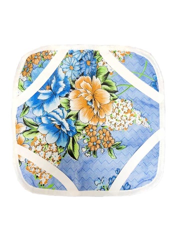 Ткань:
Полиэфирнохлопковая

Наполнитель 
Шерстипон или синтепон плотностью 150-300 г/м2.

	Сидушка на резинке на табурет представляет собой стеганное полотно толщиной в 1-3 см, размер 40х40 см.  Изделие крепится к табурету при помощи четырех резинок