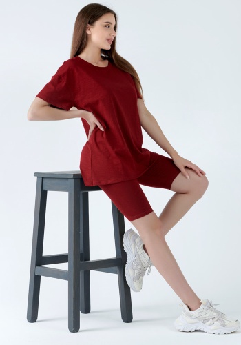 Состав:
Кулирка
Хлопок 95%
Лайкра 5%
   Стильный костюм состоит из футболки и велосипедок. Футболка удлиненная, свободного силуэта 