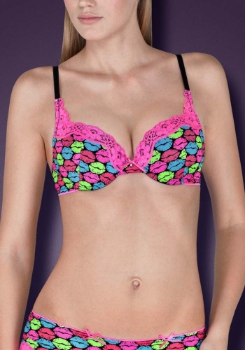 Состав:
Эластичное полотно
ПА 85%,
ПУ 15%
Кружево
ПА 90%,
ПУ 10%
	Бюстгальтер классической формы с формованной чашкой с Push-Up для размеров 70AB, 75ABC, 80B и без Push-Up для размеров 70C, 75DE, 80CDE, 85BCD. Детали бюстгальтера выполнены из э