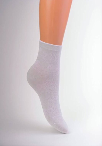 Состав:

Вискоза: 63%, 
Полиамид: 37%.

	Женские ажурные носки из вискозы с кетельным швом.