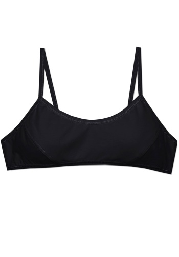 Состав:
Хлопок 95%
Эластан 5%
	Тканевое подростковое бюстье для девочки на тонких бретельках,  перед двойной с выточками для груди, сзади сплошная широкая полоса.