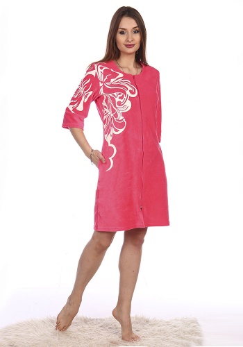 Состав:
Велюр
Хлопок: 80%
Полиэстер: 20%
	Халат на молнии, рукав 3/4, втачные карманы.

Обратите внимание: расцветка товара на сайте может отличаться от фактической расцветки. Оптовый склад оставляет за собой право поставить товар любого цвета