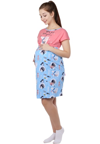 Состав:
Хлопок 100%
	Сорочка расширенного «А» - образного силуэта с коротким цельнокроеным рукавом. Верх выполнен из гладкокрашеного кулирного полотна «соты», низ – из набивного. Круглая горловина и «капелька» на спине окантованы бейкой. Полочка по 