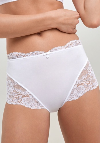Состав: 
Эластичное полотно 
ПА 85%
ПУ 15%
Эластичное кружево 
ПА 90%
ПУ 10%
Ластовица 
Хлопок 100%
	Женские трусы классической формы с завышенной талией. Пойс и пройма украшены кружевом. Передняя деталь украшена бантиком. Ластовица выполнена