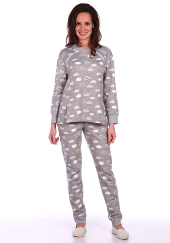 Состав:
Футер с начесом
Хлопок 100%
	Костюм женский состоит из кофты и брюк. Кофта слегка расклешенного силуэта, длиной до линии бёдер. По переду кокетки, шов притачивания которых декорирован кружевом. Боковые швы переведены на перёд и заканчиваютс