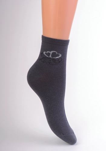 Состав:

Модал 35%
Хлопок 35%
Полиамид 28%
Эластан 2%

	Гладкий женский носок из модала с люрексом на паголенке.