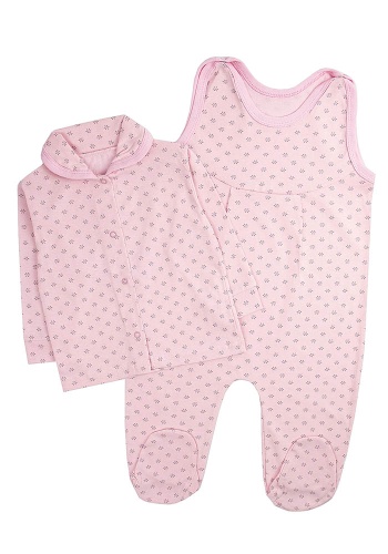 Состав:
Кулирка
Хлопок 100%
	Комплект ясельный. Состоит из двух предметов (кофточка + ползунки с грудкой). Кофточка на кнопочках с воротником, ползунки на кнопках, ножки закрытые.
