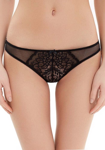 Состав:
Эластичная сетка
ПА 88%
ПУ 12%
Эластичное кружево
ПА 90%
ПУ 10%
Ластовица
Хлопок 100%
	Трусики классические выполнены из эластичной сетки и эластичного кружева. Передняя деталь декорирована бантиком.
