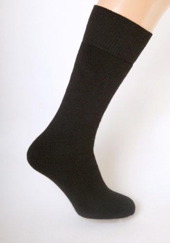 Состав: 
Шерсть 44%, 
Нитрон 44%, 
Полиамид 12%
	Высокие плюшевые носки из полушерсти для военных и не только. Универсальный размер (без пятки).