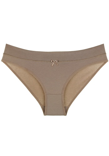 Состав:
Хлопок 95%
Эластан 5%
   Женские трусы слипы бежевого цвета, широкая резинка. Пояс украшен бантиком.  