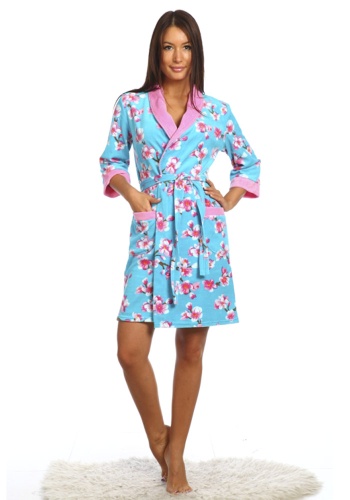 Состав: 
Велюр
Хлопок 80% 
Полиэстер 20%
	Халат женский из велюра на поясе, с двумя карманами. Рукав 3/4. Не теряет формы и не растягивается. Расцветки в ассортименте

Обратите внимание: расцветка товара на сайте может отличаться от фактическо