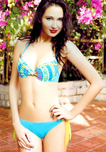 Состав:
Поламид 82%
Эластан 18%
	Женский раздельный купальник. Бюст с push-up, плавки с завязками. 