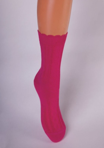 Состав: 
Хлопок 74%, 
Полиамид 24%, 
Эластан 2%
	Однотонные демисезонные носки для девочек с рельефным рисунком.