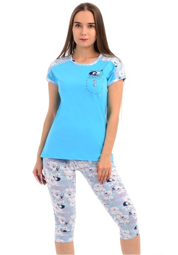 Состав:
Хлопок 100%
	Женский домашний комплект. Состоит из футболки и бридж. 

Обратите внимание: расцветка товара на сайте может отличаться от фактической расцветки. Оптовый склад оставляет за собой право поставить товар любого цвета, который и