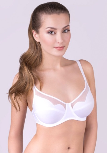 Состав:
Полиамид 97%
Эластан 3%
      Бюстгальтер мягкая чашка на каркасах, с декором в виде лепестков ромашки. Эластичные чашки, состоят из двух деталей. Роскошная деталь отделки верхней части чашечек в виде лепестков придает изделию нежную элеган