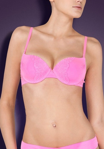 Состав:
Эластичное полотно
ПА 85%,
ПУ 15%
Кружево
ПА 90%,
ПУ 10%
 	Бюстгальтер классической формы с формованной чашкой с Push-up для размеров 70AB, 75ABC, 80B и без Push-up для размеров 70C, 75DE, 80CDE, 85BCD. Детали бюстгальтера выполнены из 
