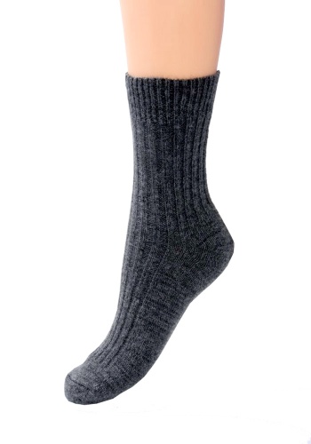 Состав:
ПАН 52%
Полиамид 24%
Шерсть 22%
Эластан 2%
	Носки классические женские полушерстяные. 