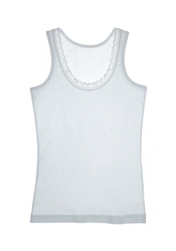 Состав:
Хлопок 100%
	Детская однотонная майка для девочки, лямки и ворот украшены кружевной каймой. 