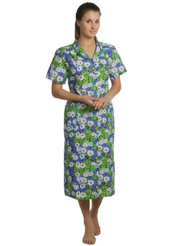 Состав:

Бязь 
Хлопок 100%

	Халат женский полуприлегающего силуэта с застежкой на петли-пуговицы. Воротник отложной. Рукав короткий, втачной. Низ изделия обработан швом в подгибку