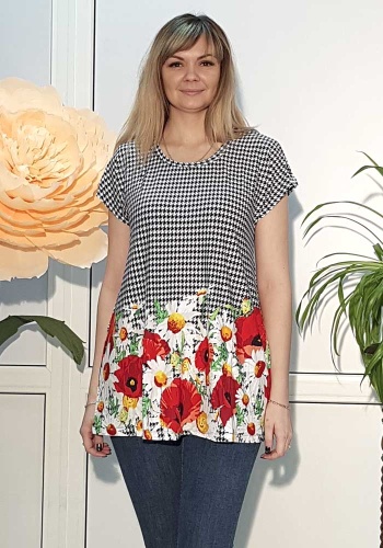 Состав:
Вискоза
Полиэстер 92%
Лайкра 8%
	Женская туника из вискозы.

Обратите внимание: расцветка товара на сайте может отличаться от фактической расцветки. Оптовый склад оставляет за собой право поставить товар любого цвета, который имеется н