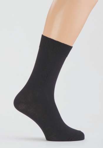 Состав: 
Хлопок 72%, 
Полиамид 28%.
	Носок с рисунком на боковой части паголенка, широкая резинка.