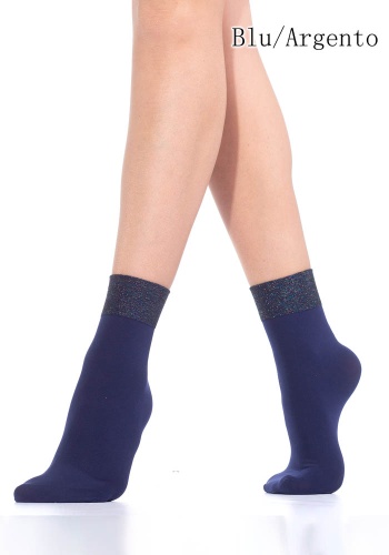 Состав:
Полиамид 81%
Эластан 14%,
Люрекс 5%
	Непрозрачные эластичные носки с укрепленным мысом, выполненные из микрофибры с вкраплениями блестящей люрексовой нити на резинке. Модель выполнена по технологии 3D, благодаря которой обеспечивается повы