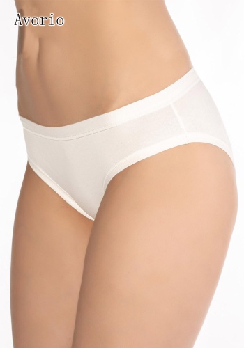 Состав:
Хлопок 95%,
Эластан 5%
Классические трусы-слипы из хлопка с эластаном, края обработаны мягкой широкой тесьмой, низкая посадка.
